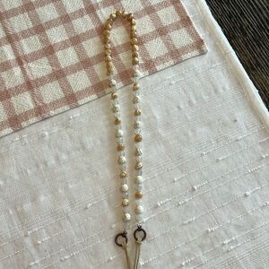 EUC women’s pearl, agate and crystal necklace. 18” long- laying flat